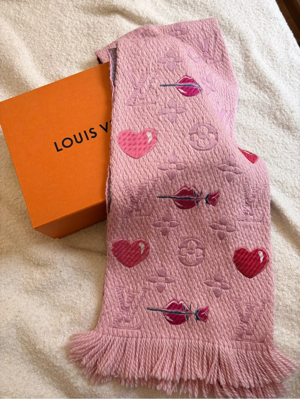 🔥100% Authentic LOUIS VUITTON Rose Wool/Silk Logomania A La Folie Scarf🔥